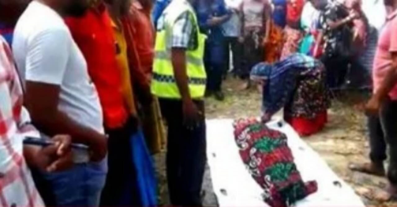 সাতক্ষীরা কলারোয়া উপজেলা ১৭ বছরের এক কিশোরীর লাশ উদ্ধার