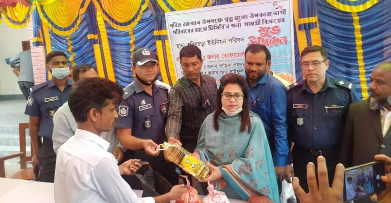 ডোমারে পবিত্র রমজান উপলক্ষে স্বল্প মুল্যে টিসিবি’র পণ্য বিক্রয়ের শুভ উদ্বোধন