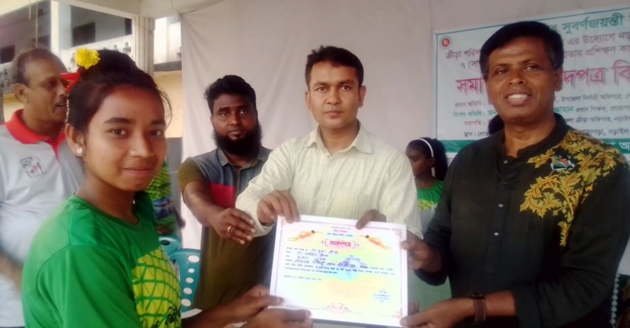 নড়াইলে সাঁতার প্রশিক্ষণ শেষে সনদপত্র প্রদান