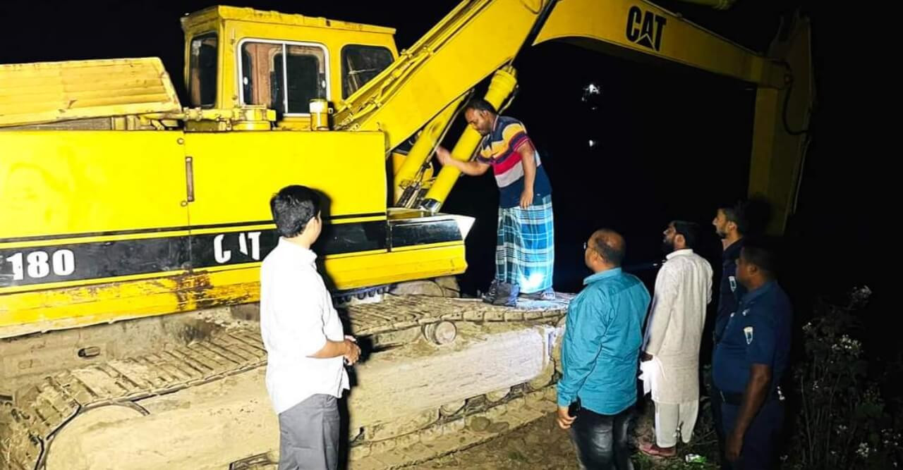 গুরুদাসপুরে অবৈধ পুকুর খনন বন্ধে প্রশাসনের অভিযান