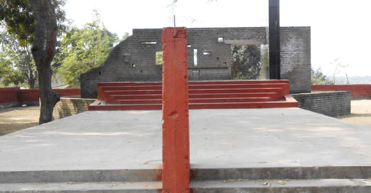 বধ্যভূমির পাশে পতিতালয় ; মাদকসেবিদের অভয়ারণ্যে !