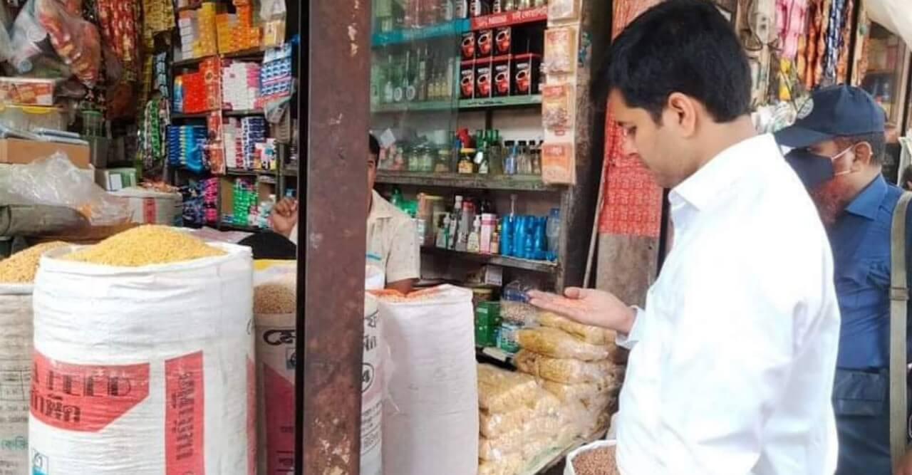 গুরুদাসপুরে দ্রব্যমূল্য নিয়ন্ত্রণে বাজার মনিটরিং, জরিমানা