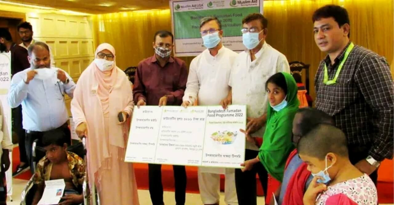 মিরপুরে অসহায়দের মাঝে মুসলিম এইড’র রমজান ফুড ভাউচার বিতরণ