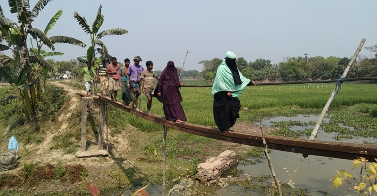 স্বাধীনতার ৫১ বছরেও ভাঙ্গা ব্রীজটি মেরামত করা হয়নি