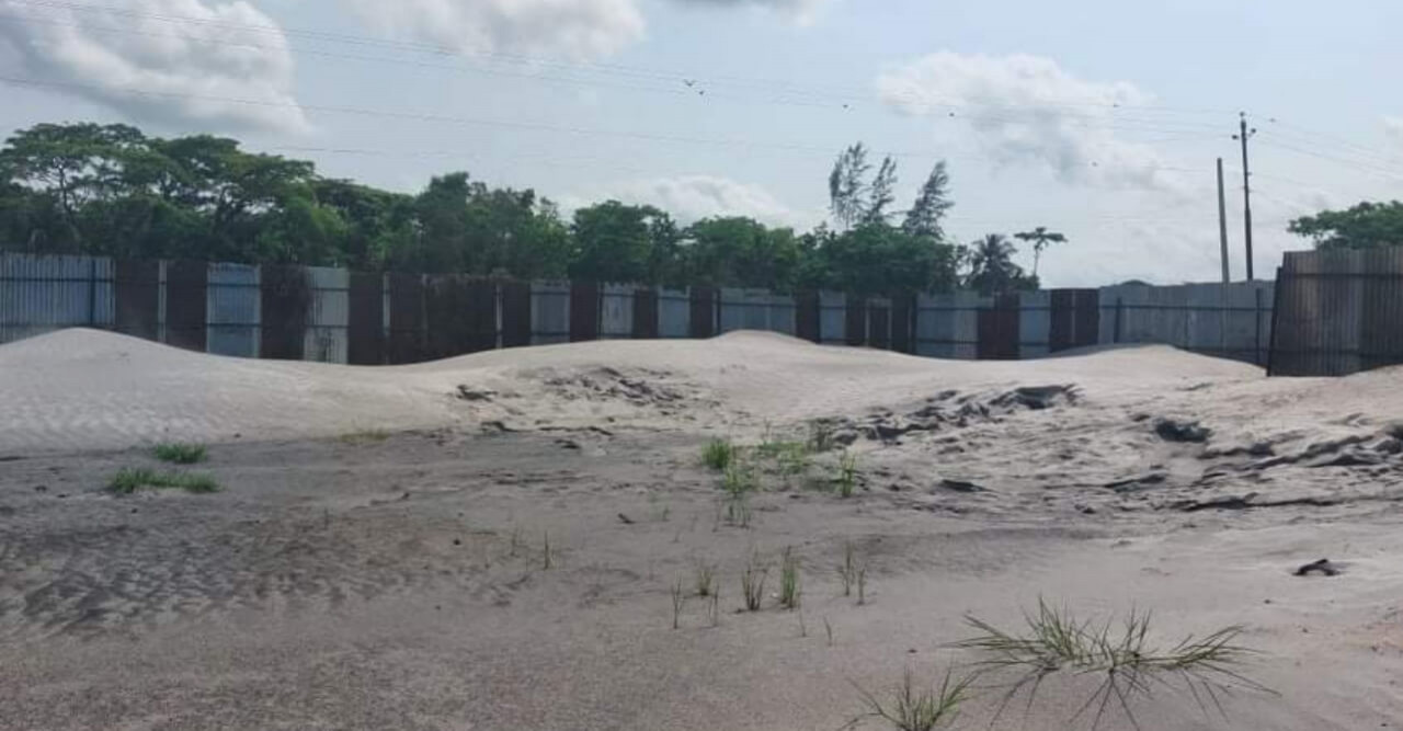 কোম্পানীগঞ্জে ওড়ে যাওয়া ছাই ভষ্মে অতীষ্ঠ পথচারী ও এলাকাবাসী