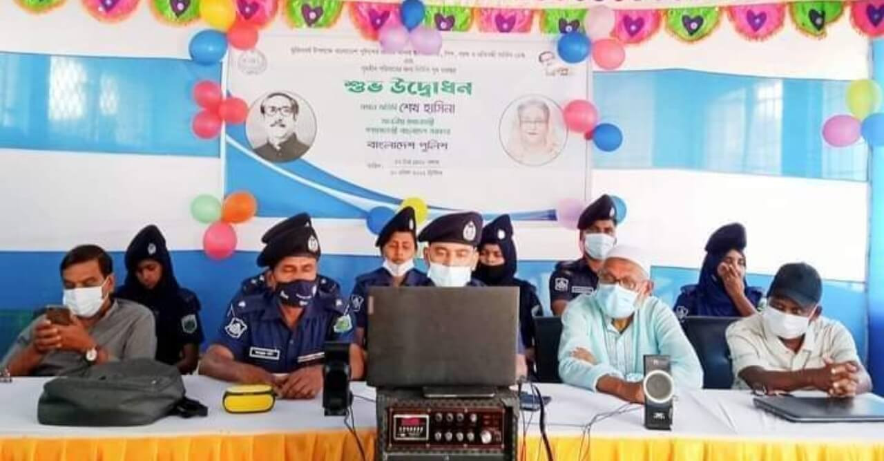 পুলিশ কর্তৃক নির্মিত ঘর পেল ধামইরহাটের বিধবা নারী ডলি