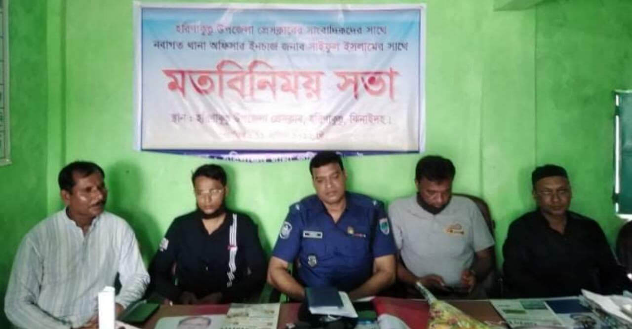 নবাগত ওসির সঙ্গে হরিণাকুন্ডু উপজেলা প্রেসক্লাবের সাংবাদিকদের মতবিনিময়