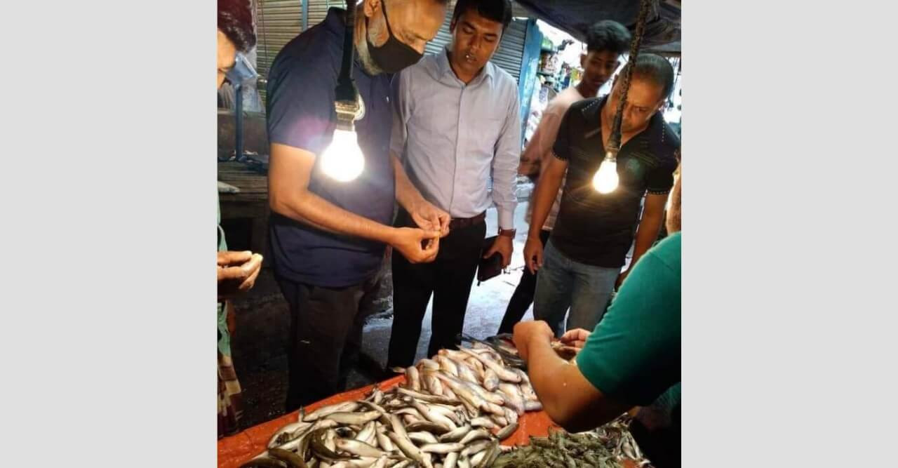 চিংড়ি মাছে বিষাক্ত জেলি পুশ করায় কোম্পানীগঞ্জে এক মাছ বিক্রেতার অর্থদণ্ড