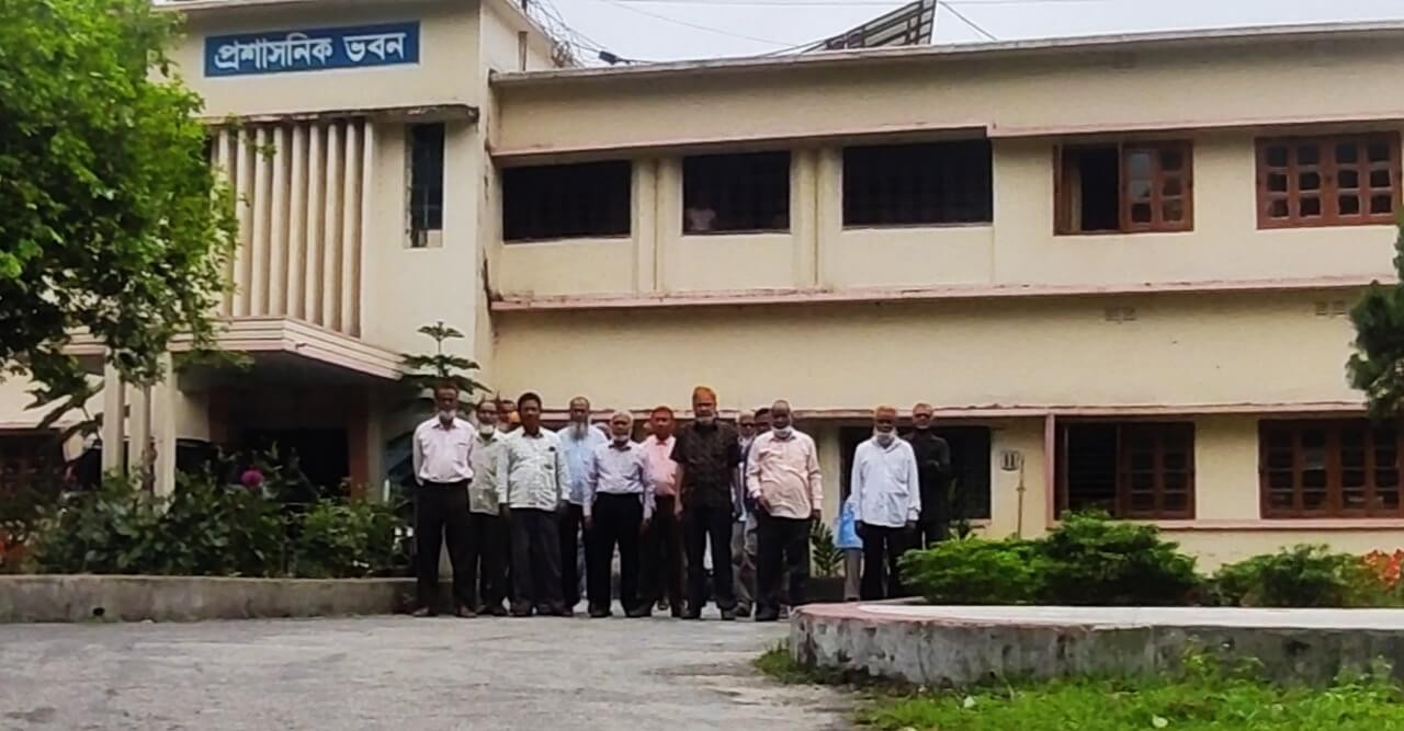 অবসরপ্রাপ্ত কর্মকর্তা ও কর্মচারীদের বিভিন্ন পাওনা বকেয়া আদায়ের জন্য মানববন্ধন
