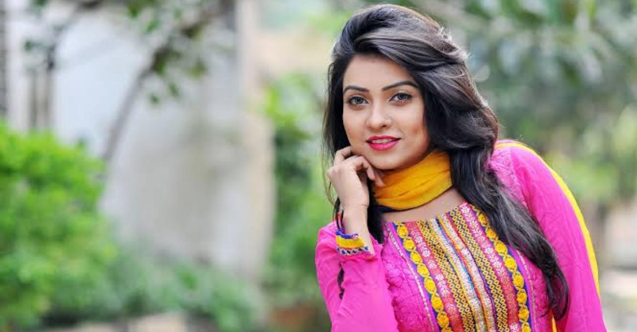 ধর্মের টানে মিডিয়াকে বিদায় দিলেন অভিনেত্রী ঈশিকা