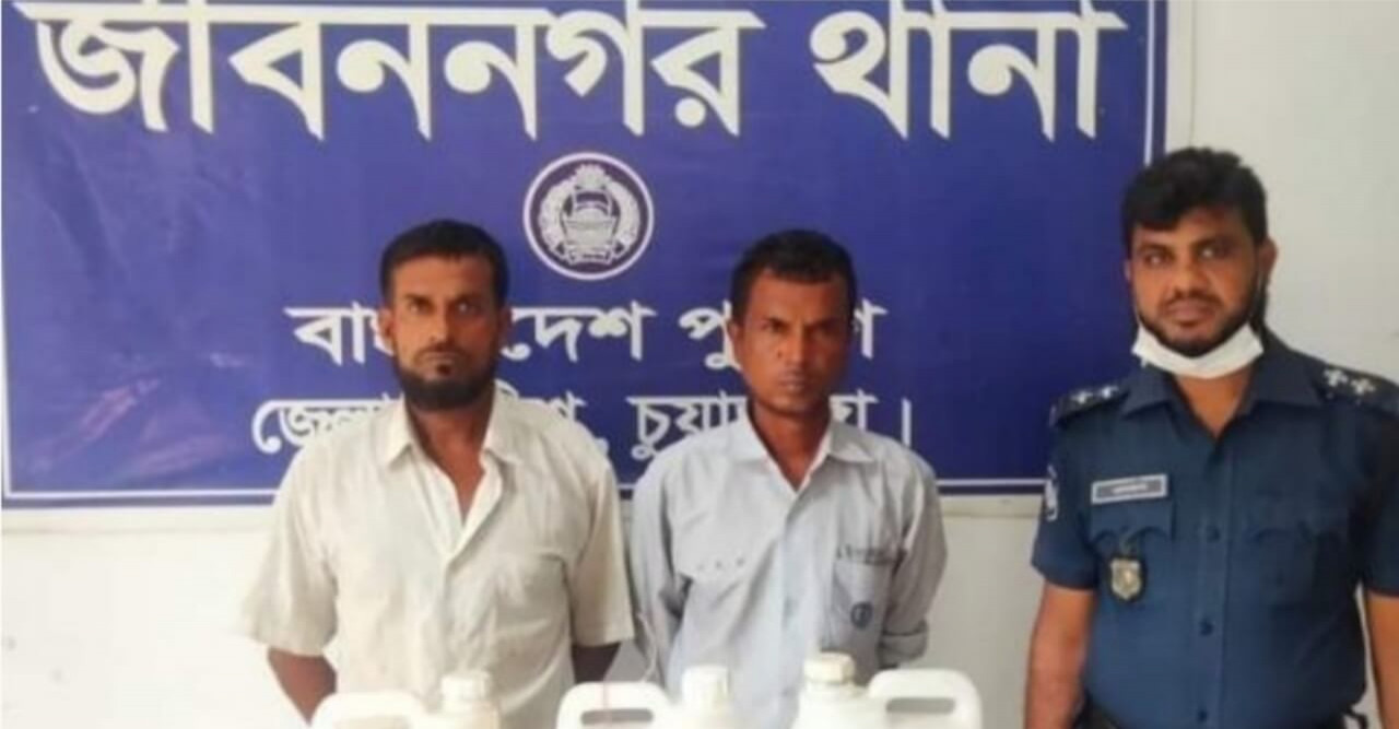 জীবননগর থানা পুলিশের বিশেষ অভিযানে চোলাই মদসহ গ্রেপ্তার 2