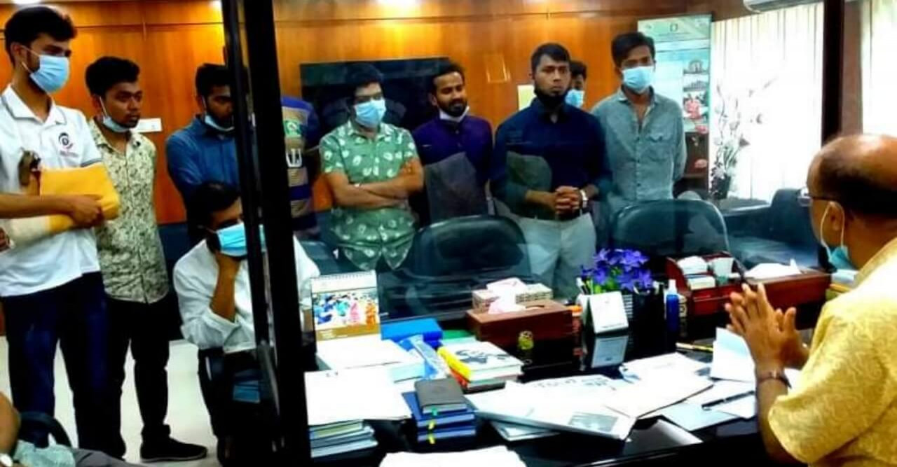 ইবিতে বহিরাগতদের হামলার বিচারসহ ৮ দফা দাবিতে স্মারকলিপি