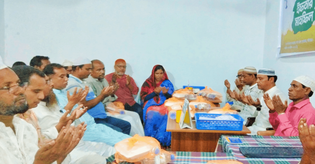 উপজেলা প্রেসক্লাবে আ’লীগ নেতার ইফতার মাহফিল