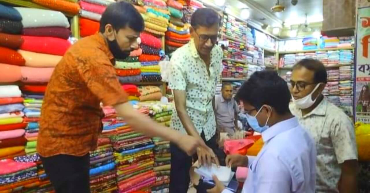 লোহাগড়া বাজার মনিটরিং করলেন উপজেলা নির্বাহী কর্মকর্তা
