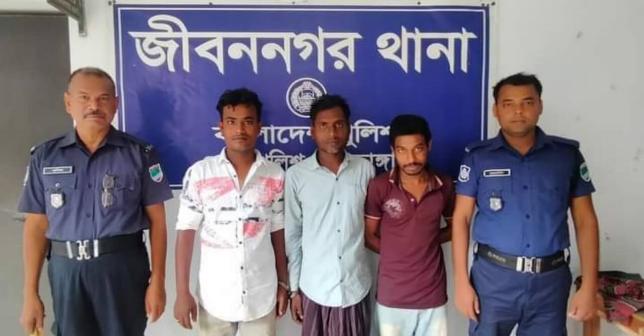 গ্রেফতারি পরোয়ানার ভুক্ত আসামী হওয়াই গ্রেফতার তিন