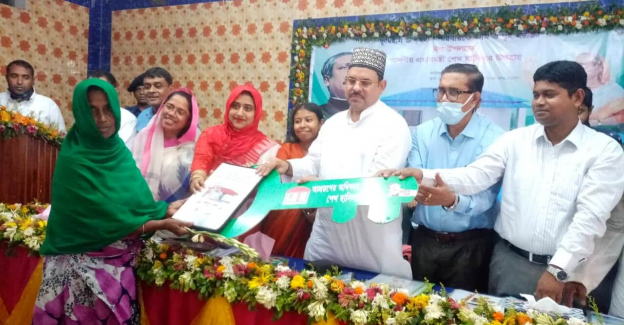 নড়াইল জেলার ৯৫জন ভূমিহীন পরিবার পেলেন নতুন ঘর