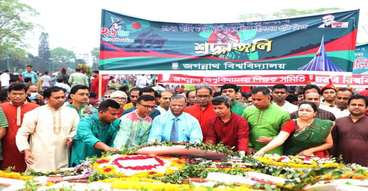 স্বাধীনতা দিবসে জবির পুষ্পস্তবক অর্পণ