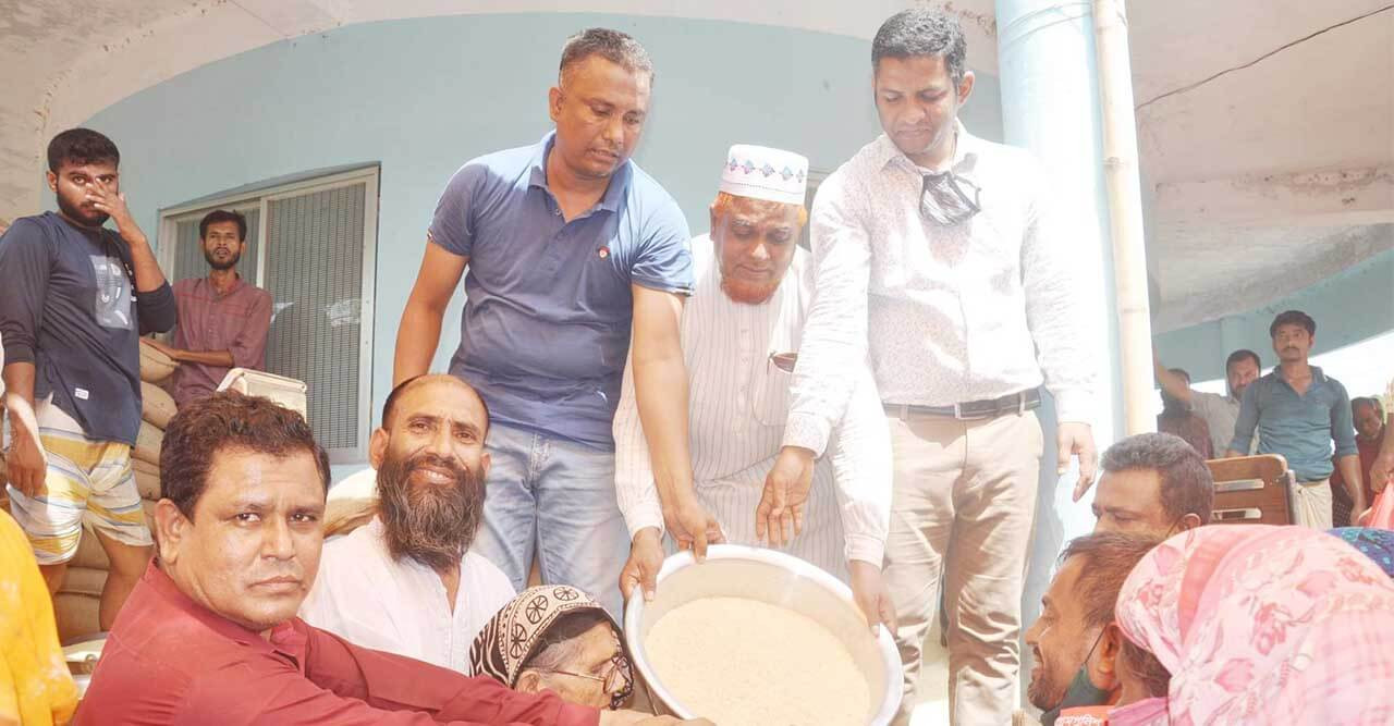 ডেকোরেটর থেকে ছামিয়ানা প্রশংসায় ভাসছে আড়াই হাজার পরিবার