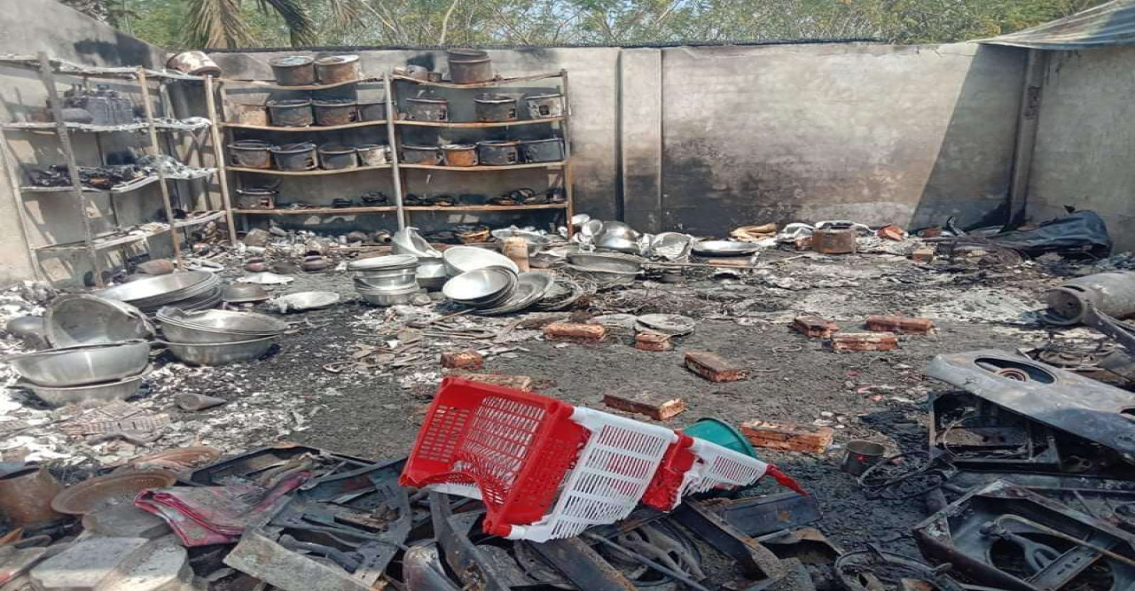 মোল্লাহাটে ভয়াবহ অগ্নিকান্ড: ৬ দোকান পুড়ে ছাই