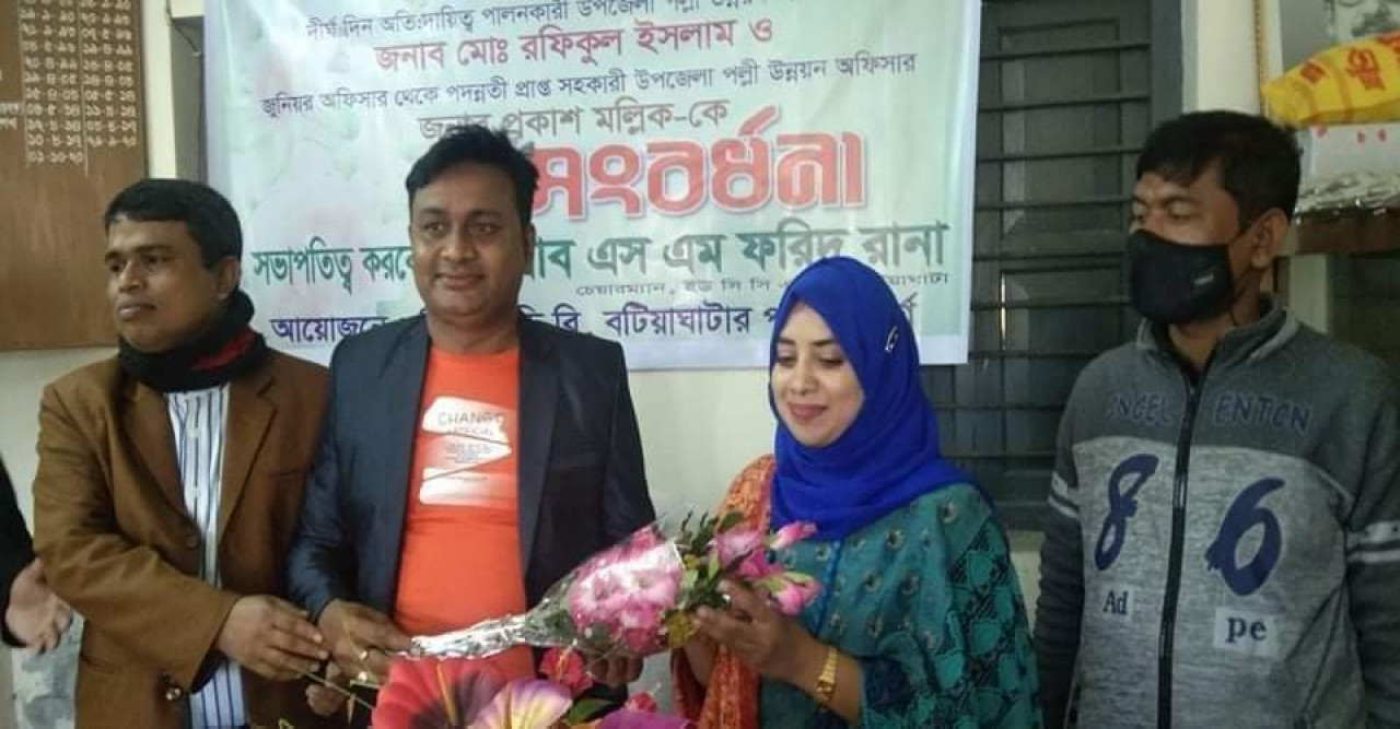 বটিয়াঘাটায় বিআরডিবির তিন কর্মকর্তাকে সংবর্ধনা