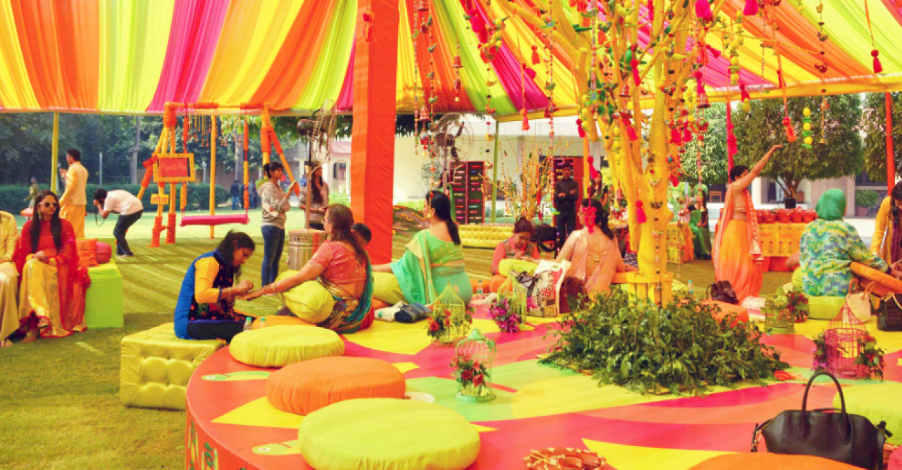 চরফ্যাশনে বিয়ের ধুম পরায় ডেকোরেশন কর্মীরা ব্যস্ত সময় পার করছেন